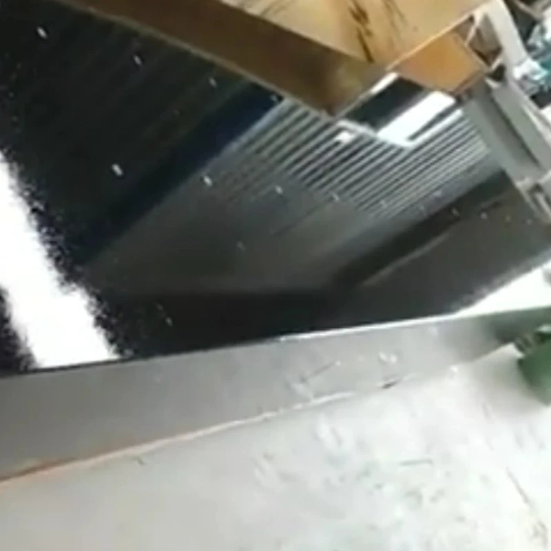 Usa ka 4 metros ang gitas-on ug 0.5 meter nga mabaga nga drilled insert granite platform gipadala