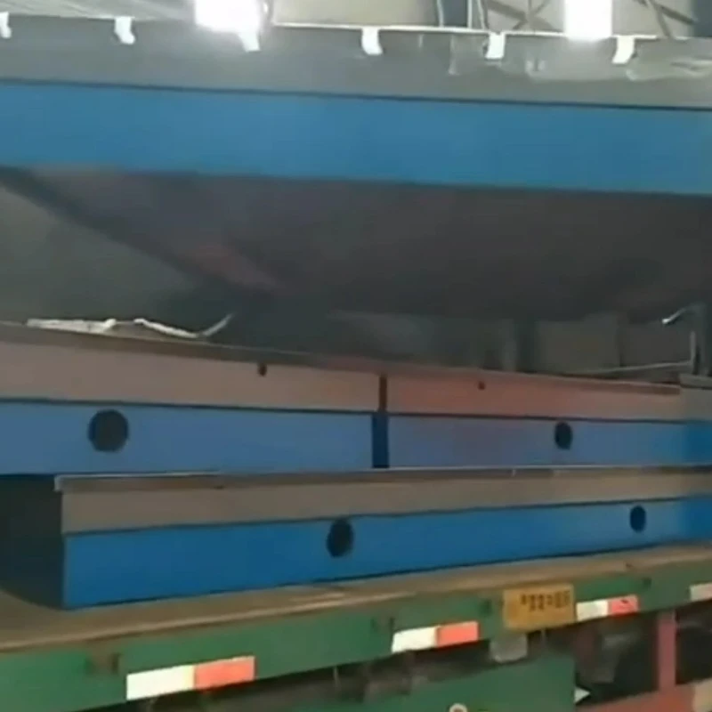 Walo ka mga platform sa Iron ang gikarga sa awto alang sa pagpadala