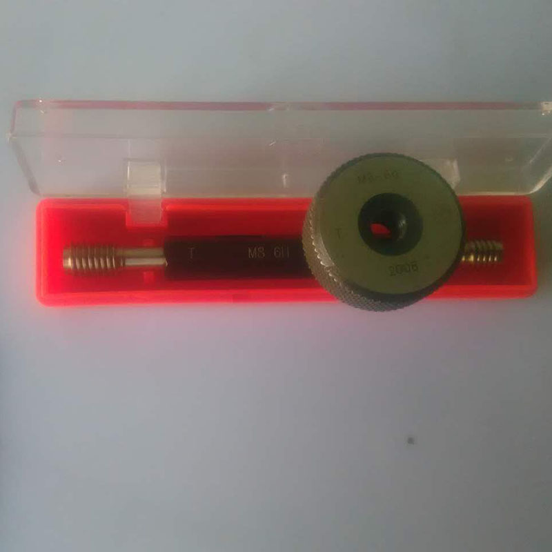 Basaha ang dugang bahin sa singsing ug plug thread gage