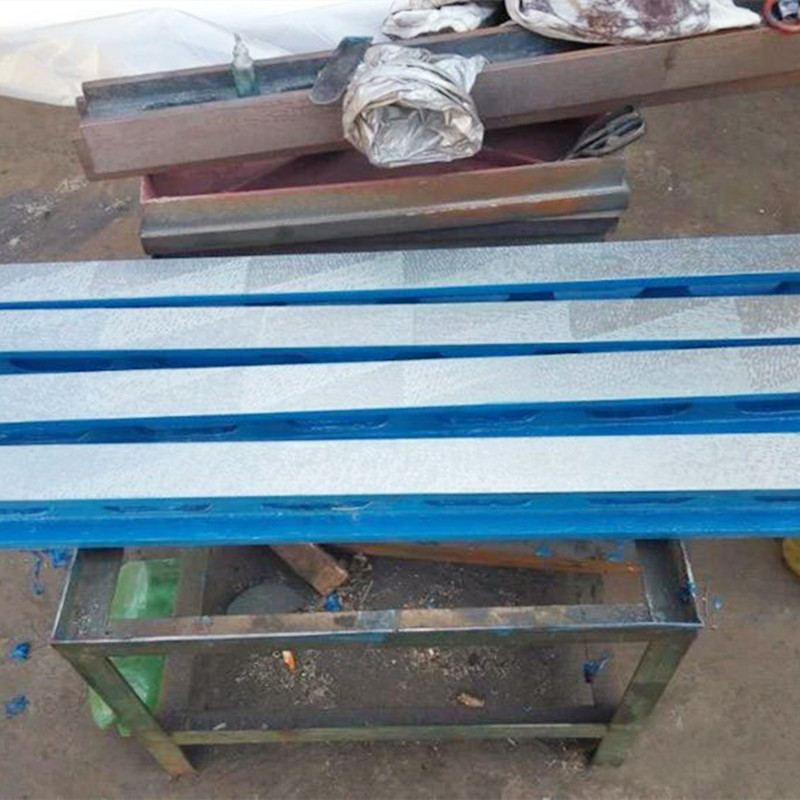 Basaha ang dugang bahin sa Metal L nga porma sa Magmamando