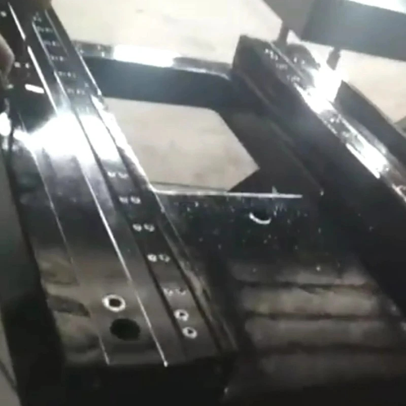 Ang mga sangkap sa granada giproseso ug karon gisusi ang inspeksyon